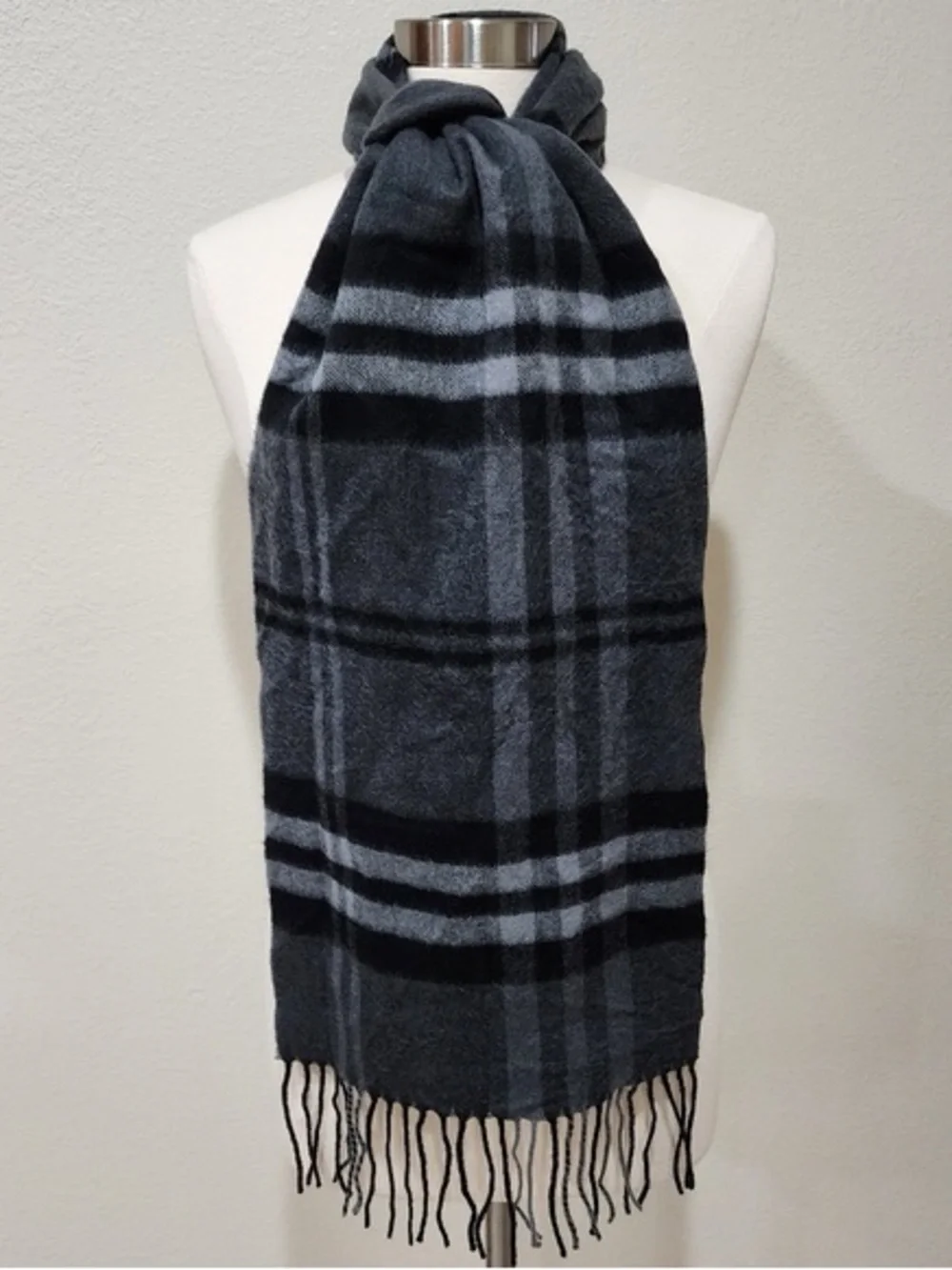 Enzo Mantovani Cashmere Wool Plaid Scarf Black Gray Luxury Soft Cozy Fringe nwt